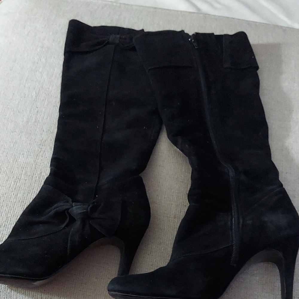 Nine West Suede Heeled Boots With Bow Accents Size 6